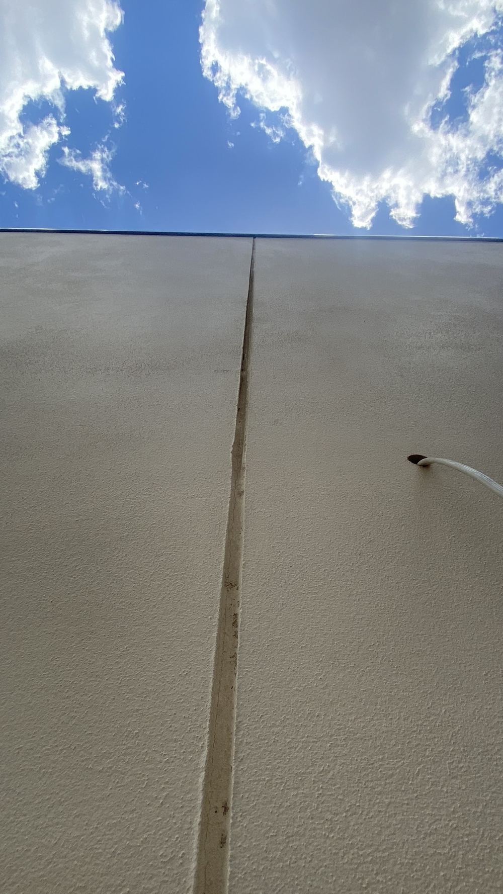 Render carried across a control joint that should stay open and sealed, Tallawong